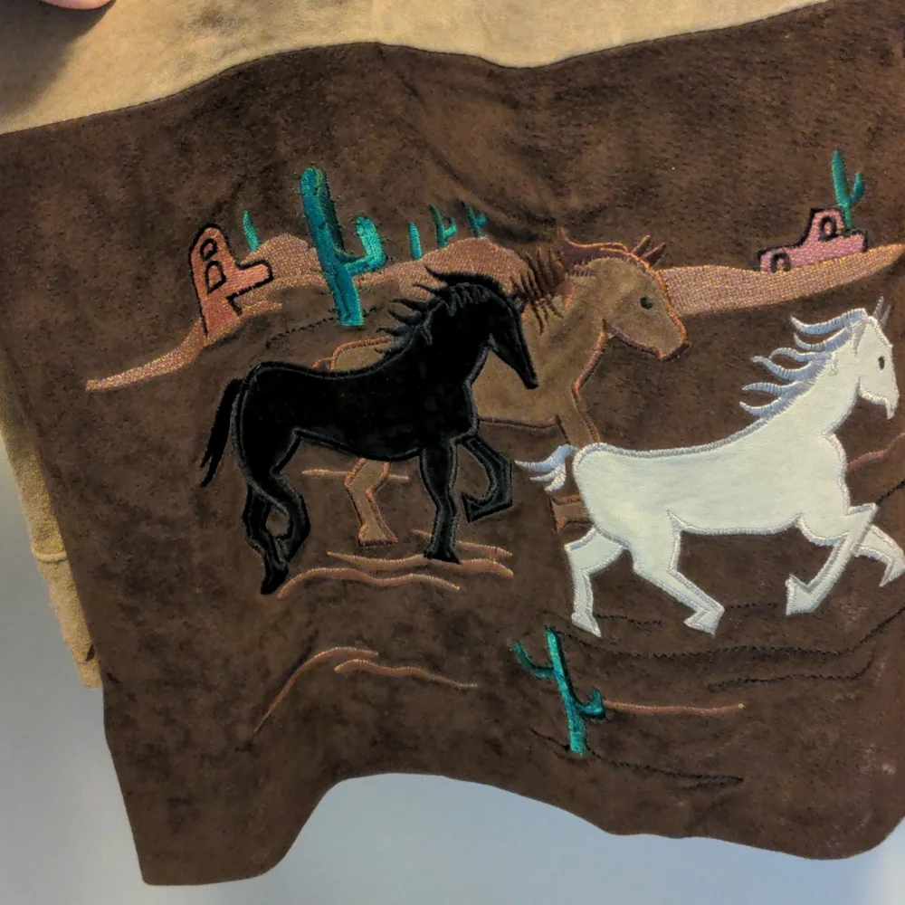 The Quacker Factory Women's Size 1X 100% Leather Western Horse Themed Shirt - Picture 3 of 15